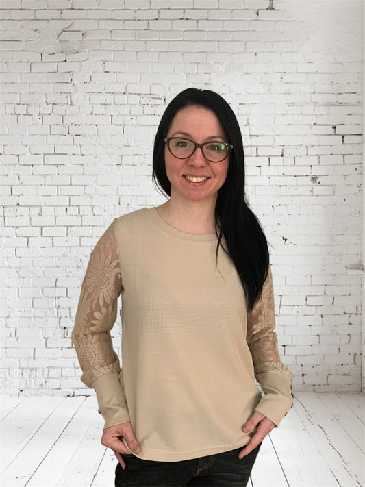 Chandail avec manches de dentelles